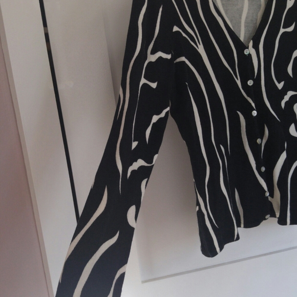 Animal Print, Stripes zebra, flower, tie dye look black & white sweater, small - Picture 3 of 8